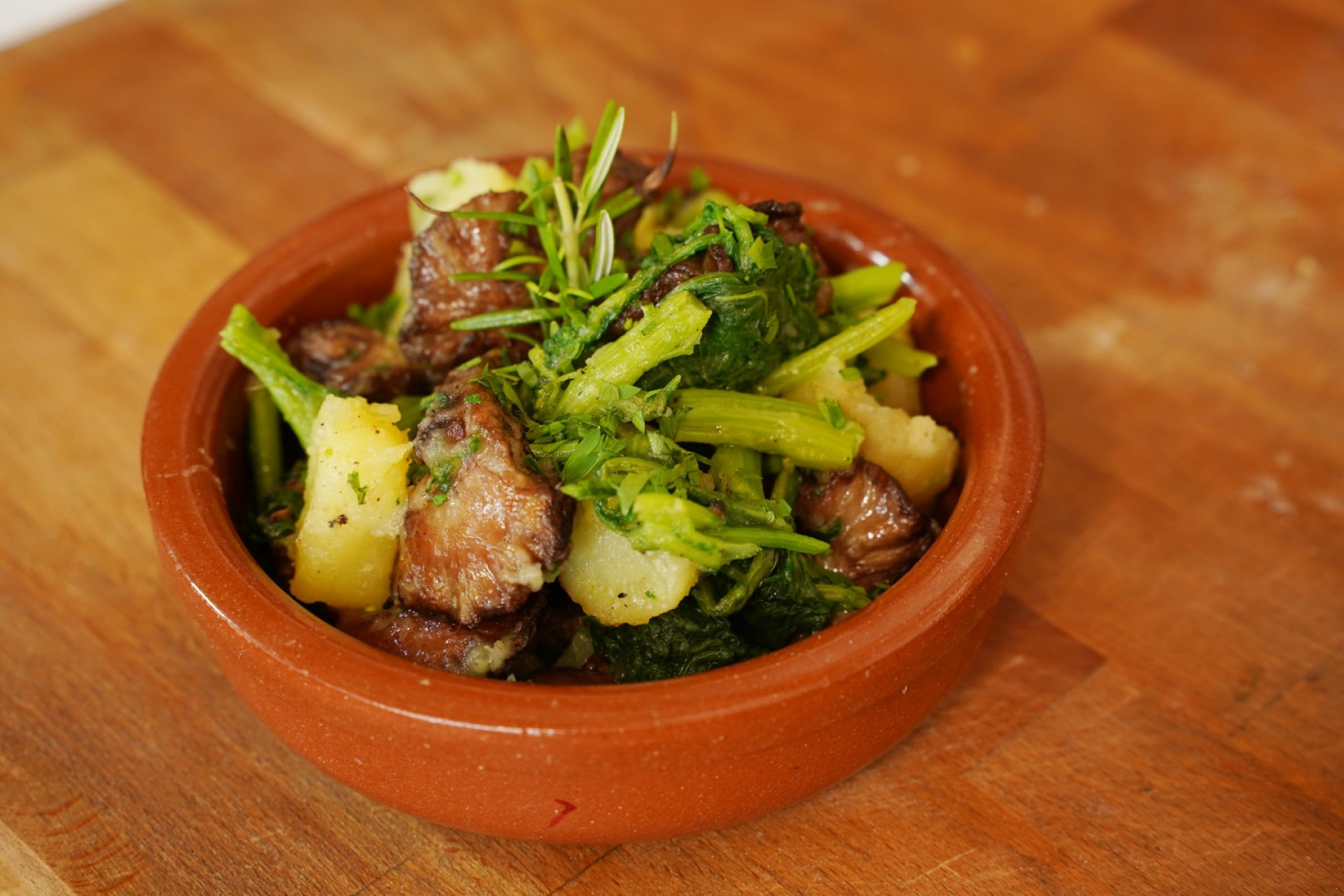 Torresmos com Batatas e Grelos